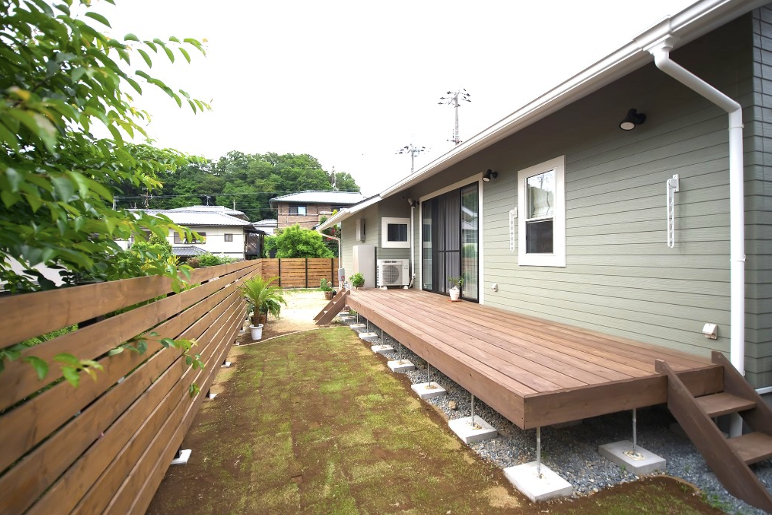 街中でもひと際目立つかっこいいサーファーズハウス　中庭