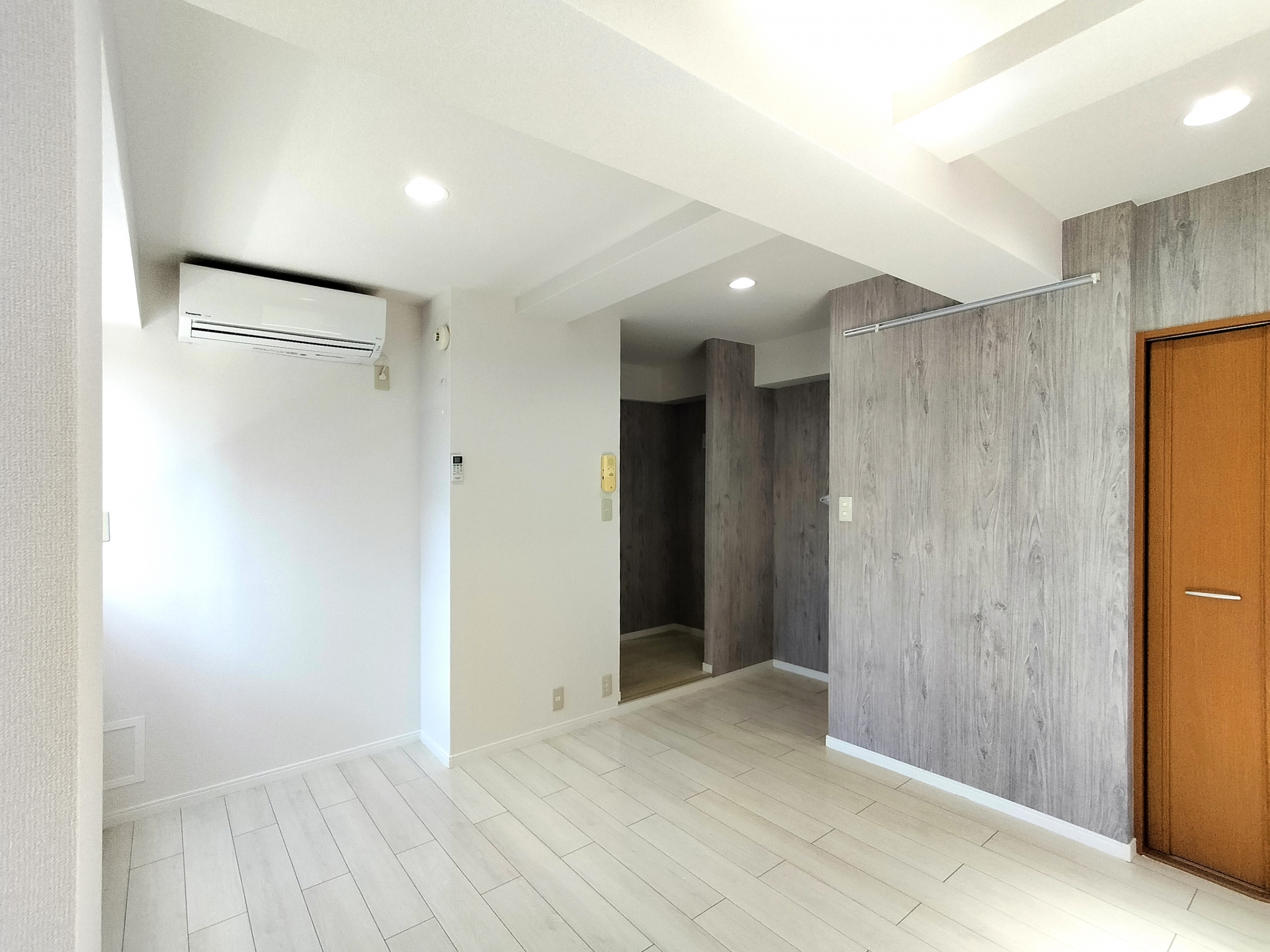 壁面クロスの交換