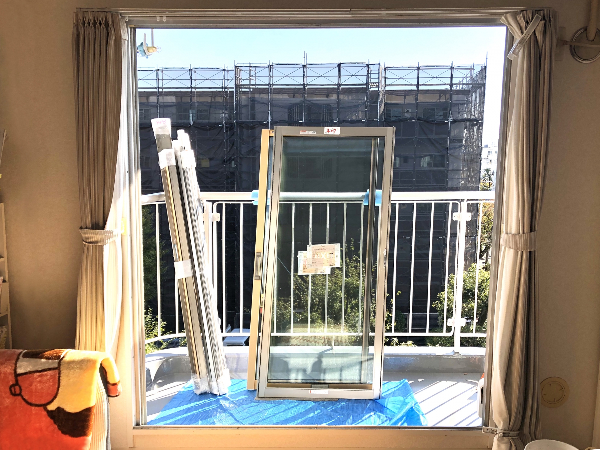 窓全体の交換（壁を壊して新しいサッシを設置）